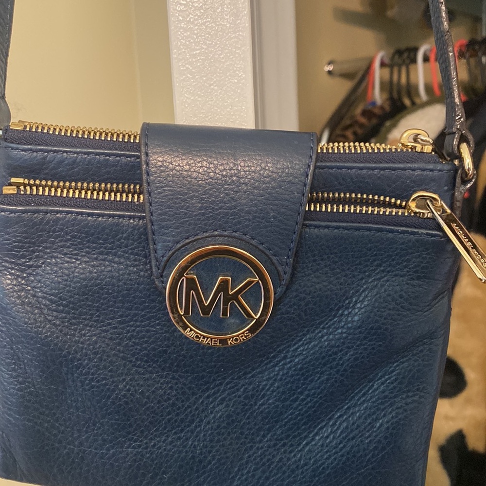 Michael Kors blue purse - Picture 4 of 11
